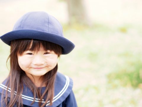 制服を着ている女の子