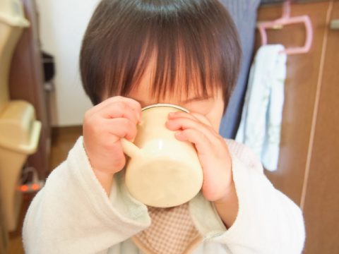 離乳食の牛乳はいつから？赤ちゃんに1歳までダメな理由