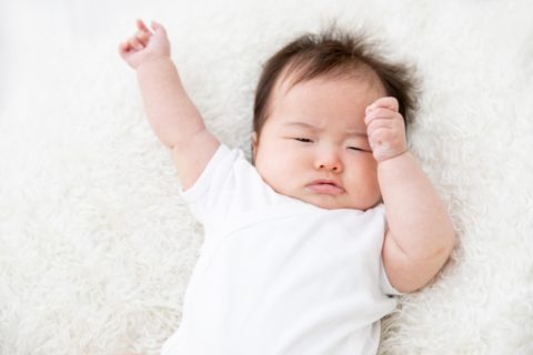 ぐずる赤ちゃん