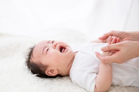 泣く赤ちゃん