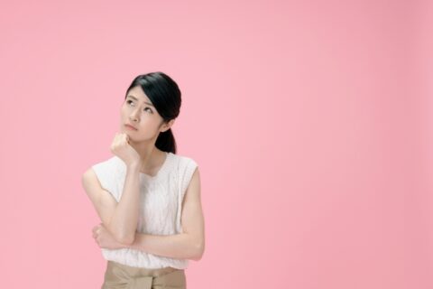 拗ねる人の特徴とは？めんどくさいと感じるワケ【友達・女・職場】